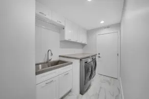 Flora Vista-Saltwater POOL! Close to Beach! Shopping! Family Friendly Play Park! - Image 2