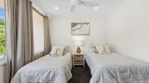 Lovely renovated townhouse in Batehaven - Image 4