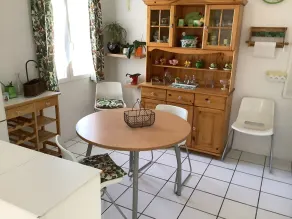 Maisonette with small garden on large property - Image 5