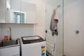 Cosy Renovated 2 Bed cottage on the water - Image 2