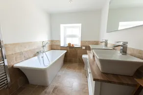 Stunning holiday home with panoramic views across the Teifi valley - Image 4