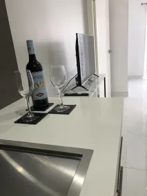 Tranquil 2 bedroom flat with private courtyard - Image 2