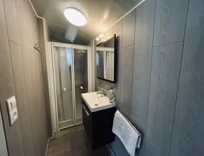 Modern waterfront chalet - Image 2