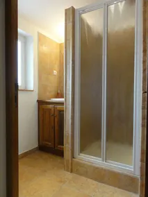 Linda casa com piscina perto de uma vila listada no Luberon - Image 3
