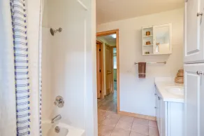 Modern 2 Bedroom in Heart of Downtown Gearhart, Two Blocks from Beach! - Image 3