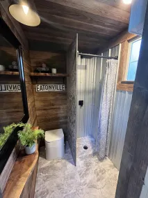 Lakefront Cabin, Eatonville Wa - Image 3