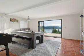 High bank waterfront estate on Whidbey Island - Image 2