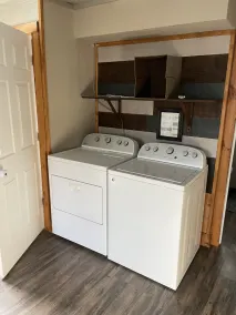 Spacious 3bdrm apt in the heart of downtown Munising - Image 2