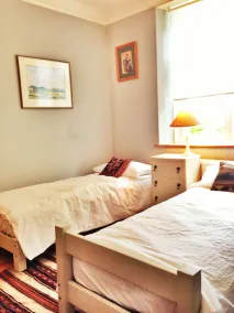 Wunderschöne 2 Schlafzimmer Landhaus mit schönem Garten Views & Great Location - Image 5