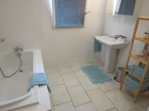 Moderne toværelses hus i vinmarkerne mellem Santenay og Nolay - Image 2