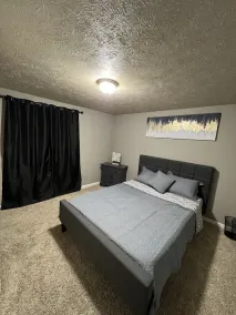 The Crown 👑 Cottage With a HOT TUB and A Fully Fenced Backyard - Image 4