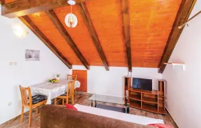 Six-Bedroom Holiday Home In Sipan - Image 2