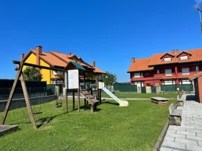 Semi-detached house with private garden and communal pool - Image 2