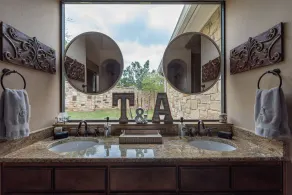 Wunderschönes Luxus 3600 Quadratfuß Haus auf 11 Morgen. Minuten vom Lake Travis. - Image 2