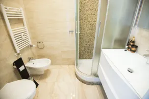 St. Peter Station Suite – Centrale, Calme et Bien Desservie - Image 2