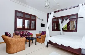 Villa Teranga Boutique villa Ghana with gardens and swimming pool - Image 4