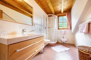 Ferienwohnung 'Mitterbruggehof Berganemone' mit Bergblick, Gemeinschaftsgarten und WLAN - Image 3