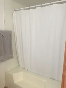 Nära vattnet och nära en båtramp - Image 3