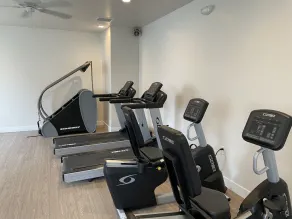 ⭐️Sleeps 10⭐️ Pool and workout room access⭐️ - Image 2