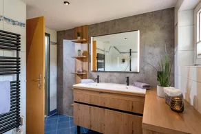 Spacious apartment in a sunny, central location - Image 4