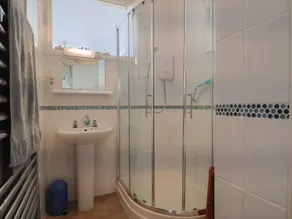 Flat F Bay House - Image 2