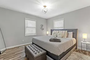 This house is a 4 bedroom(s), 3 bathrooms, located in Lexington, KY. - Image 4