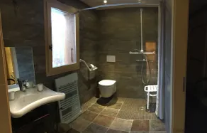 4-star chalet between lake and mountain, jacuzzi, sauna, opposite the slopes. - Image 2