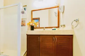 Dolce Vita Caribe Dreibettzimmer mit Balkon und Pool – Self Check-in - Playacar - Image 3