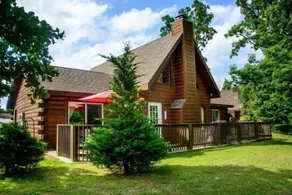 Traditional Log Cabin Near Big Cedar, PVT Fire Pit, Hot Tub, Scenic Woods, Trails End, Free Tickets! - Image 4