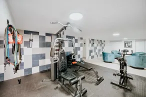 ONE Bedroom Apartment - Image 5