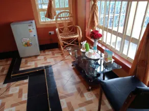 KATHY'S EXECUTIVE SUITE - Image 5