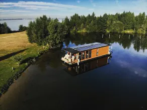 Houseboat - Sleeps 2 & Free Parking - Image 5