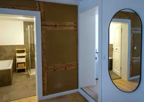 Stylish, modern old building apartment in the city - Image 2