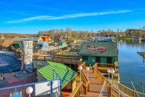 SML Ski School - Pet Friendly Lake Lodge with waterfront deck, firepit, & game room - Image 3