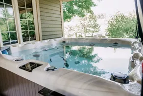 Vintage Farmhouse with Hot Tub on Vineyard - Image 3