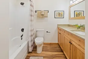 Ask about summer discounts! Walk to Govy/Ski Bowl, Garage parking, Sleeps 8 - Image 4