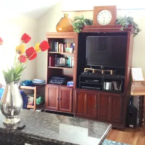 Charming, Family Friendly home. Walk to playground, grocery, restaurants.,beach. - Image 2