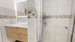 Apartamento rural con terraza privada, jardín y acceso a sauna - Image 2