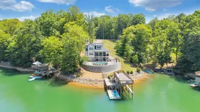 Beacon Pointe, New 7-Bed Lakefront Luxury w/ Covered Decks + Heated Salt Water Pool, Hot Tub, Dock! - Image 4