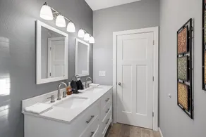 Gorgeous New 1 bd condo - 5 Min to Branson Landing - Image 5