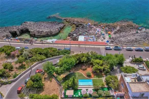 Seafront historical villa with fabulous garden and private pool - Image 3
