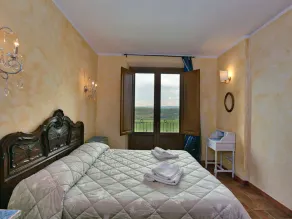 Charming Tuscan Farmhouse - Image 4
