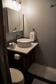 Completely Remodeled-- 1/1 just 2 blocks from the base! - Image 5