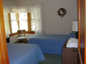 Roomy Two Bedroom House Near Egg Harbor Marina - Image 5