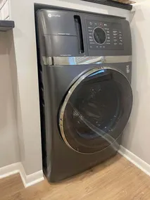 Cathedral Modern King bed with Washer & Dryer - Image 5