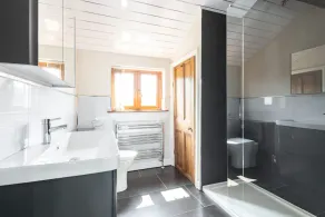Host & Stay - The Willows - Image 2