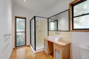 Beautiful Beachhouse In Central Point Lookout - Image 3