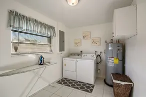 ★ The Blue Palmetto ★ SW Miami near Miami Zoo & Gardens! - Image 2