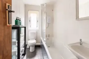 LOCATION! LOCATION! LOCATION! Free Residents Parking!\nLicense/planning granted!! - Image 3