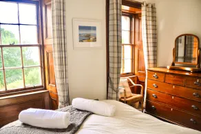 Beautiful waterside historical country house with magnificent garden - Image 4